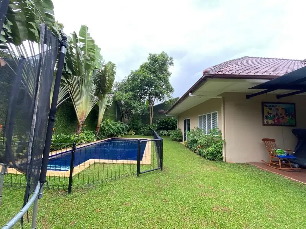 Rumah mewah Jagakarsa Kt  4+2+1 kantor
