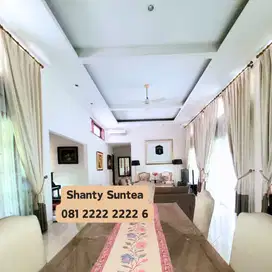 Rumah Mewah Asri Semi Furnished Dengan Taman Belakang Sektor 9