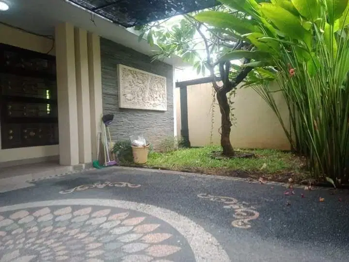 DIJUAL RUMAH SEMI VILLA DI TUKAD BADUNG RENON BALI