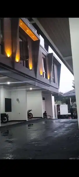 Di Jual Rumah Mewah SHM 2 lt 3 menit ke halte busway Cempaka putih
