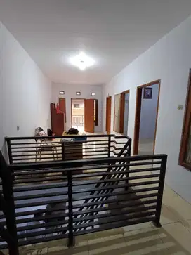 dijual rumah nyaman strategis 3 lantai di mengger