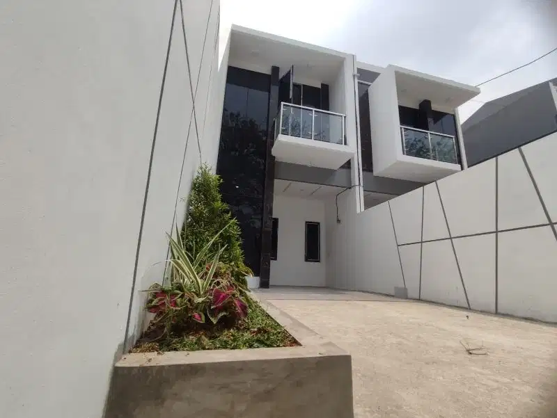 DIJUAL RUMAH 2 LANTAI  LOKASI STRATEGIS DI TANJUNG BARA JAKARTA SELATAN