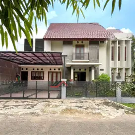 Rumah Dalam Komplek Posisi di Hoek