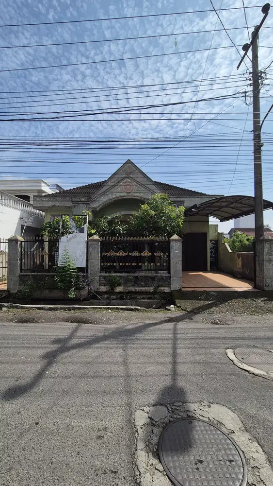 Jual rumah tua / tanah daerah Medan Area, jalan Puri, lokasi aman