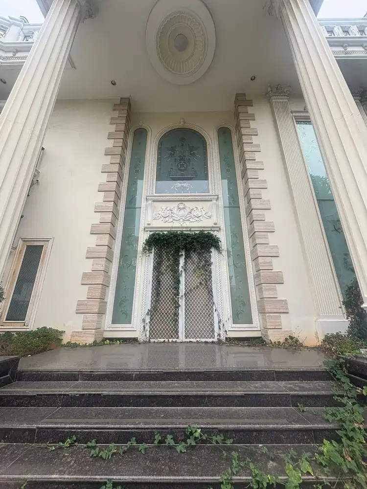 For Rent Rumah Pinisi PIK1 Luas 618m2 2.5 Lantai