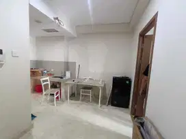 disewakan 1BR semi furnished Apt. Puri Orchard lt rendah view pool