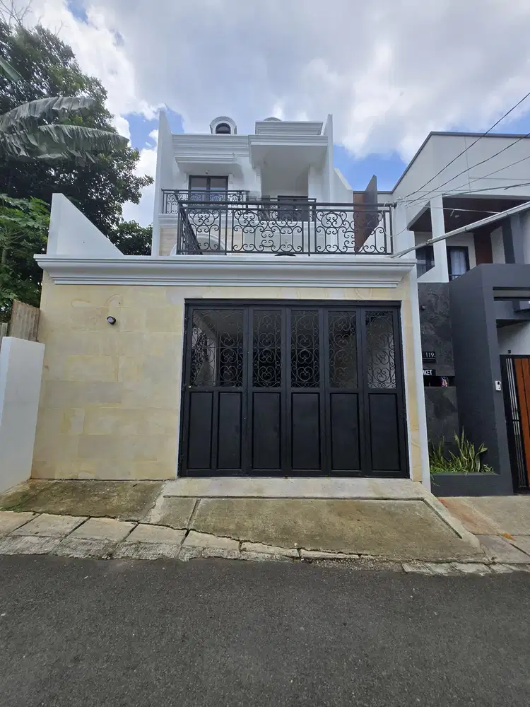 Rumah Baru American Classic with private Poll di Jagakarsa Jakarta