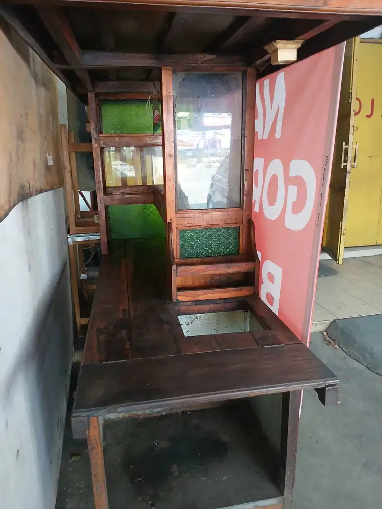 Gerobak dan meja bekas