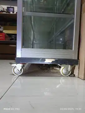 Etalase buat usaha