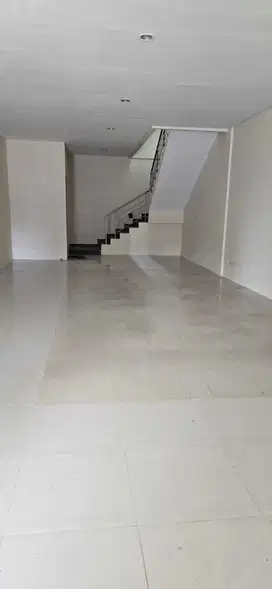 Ruko 3 Lantai Bangunan Baru Siap Pakai di Mainroad Pasirkaliki