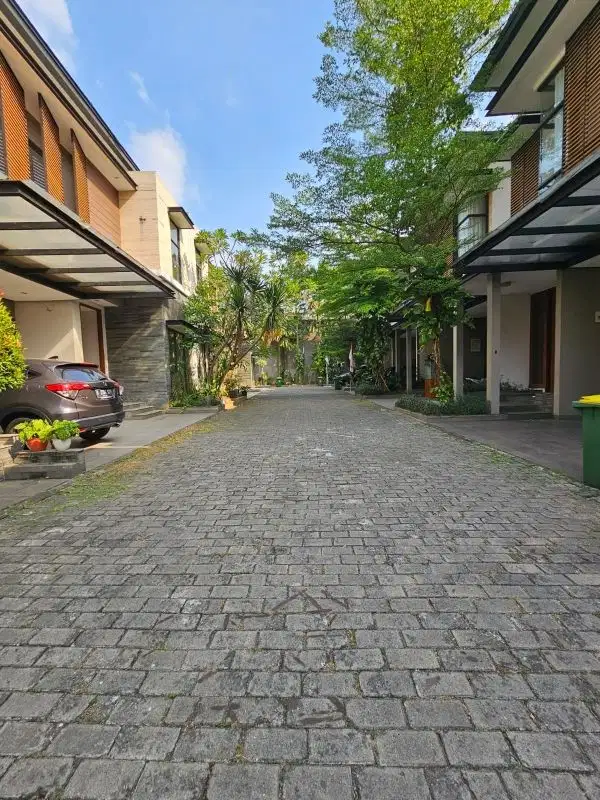 Dijual rumah cantik design modern dlm town house di pondok pinang