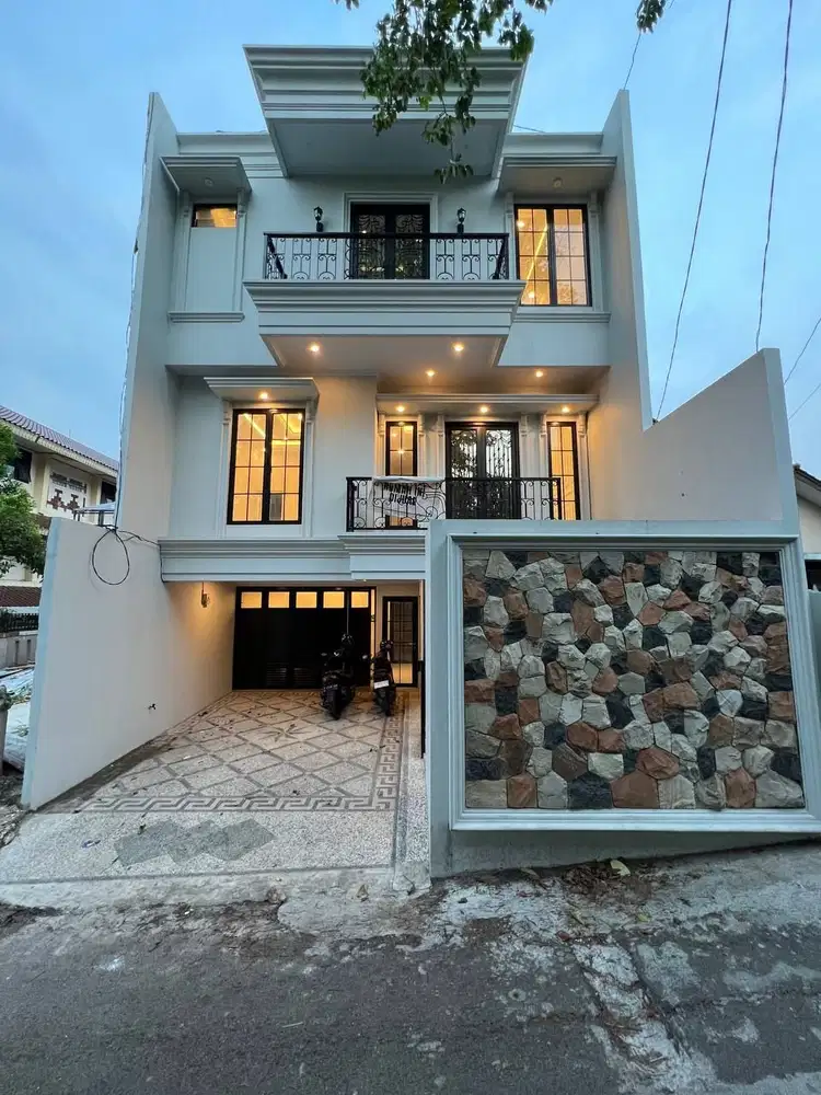 Di jual rumah mewah dekat ke Jalan TB Simatupang