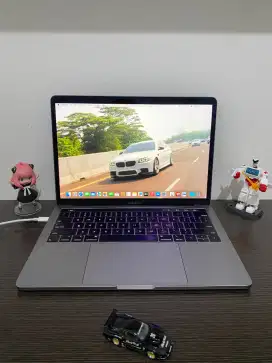 MacBook Pro 2018 13 inch Touchbar Ram 16GB SSD 512GB Core i7 CTO