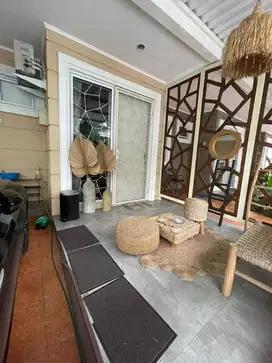 Dijual Cepat Rumah 2 Lantai Amarillo Semi Furnish Bagus