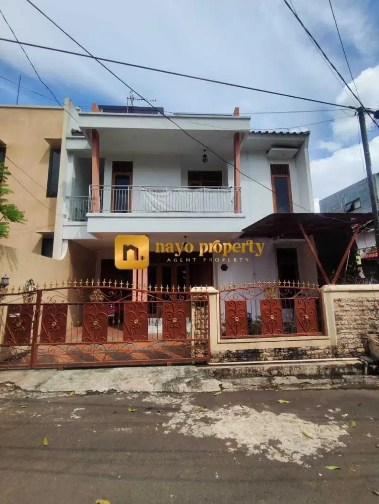 Rumah Bagus Dalam Komplek Strategis di Duren Sawit Jakarta Timur
