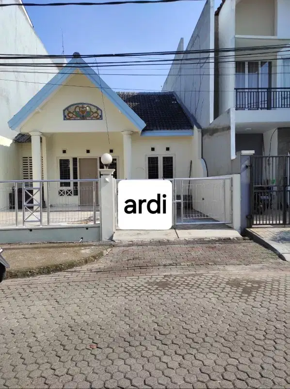 Rumah 1.5 lantai, 8x20 Taman Royal 1