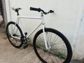 Sepeda fixie (tinggal gowes aja)
