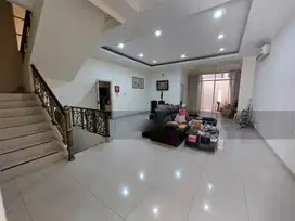 Rumah Garden House PIK uk 10x25 Sudah Renov SHM Siap KPR