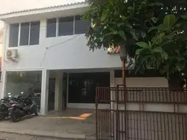 Dijual rumah di Petogogan Kebayoran Baru .