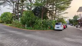 Dijual Rumah Hook Dikelilingi Taman di JGC Jakarta