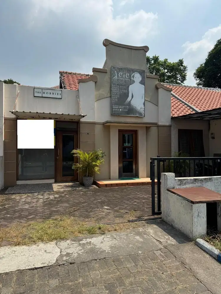 HADAP JALAN RAYA BISA BUAT USAHA Dijual Rumah Puri Surya Jaya Sidoarjo