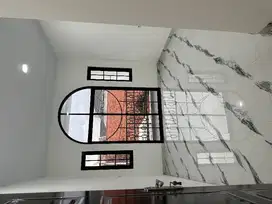 Dijual rumah baru di Tanjung Duren, dekat mall