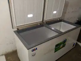 Freezer Box GEA 600 Liter Super Dingin Dan Beku Tinggal Pake Saja