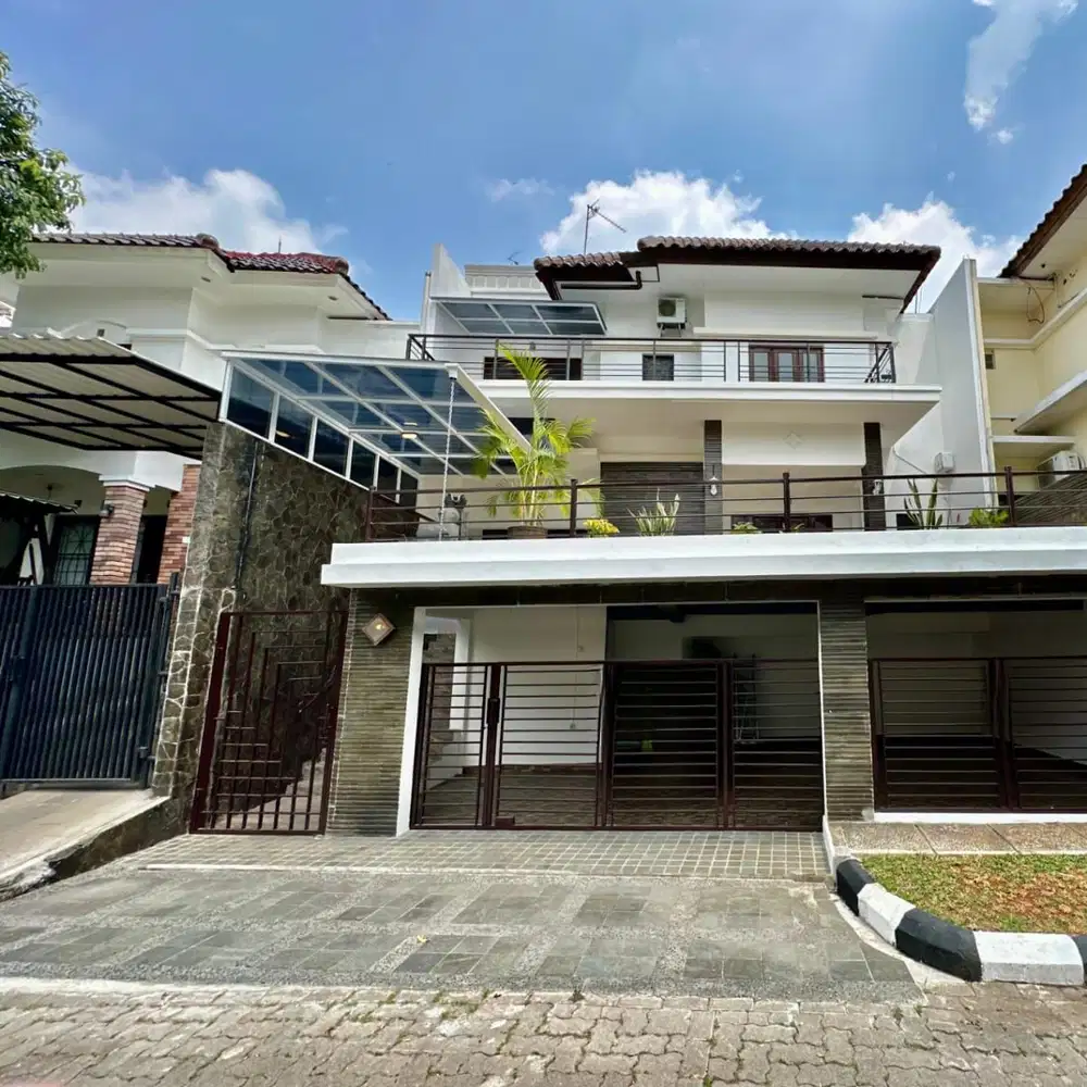 Rumah Bagus Siap Huni Dalam Komplek Besar