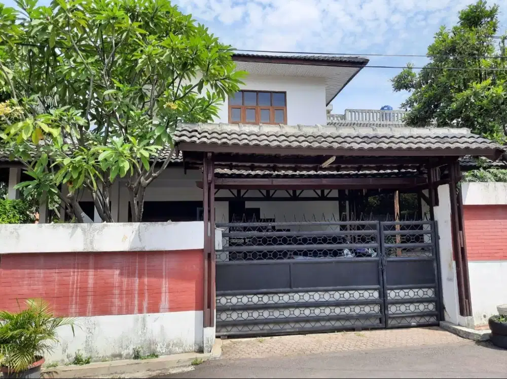 Rumah hoek terawat siap huni KT 7 di Kalibata Timur