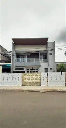 Rumah Brand New di Griya Loka BSD City .