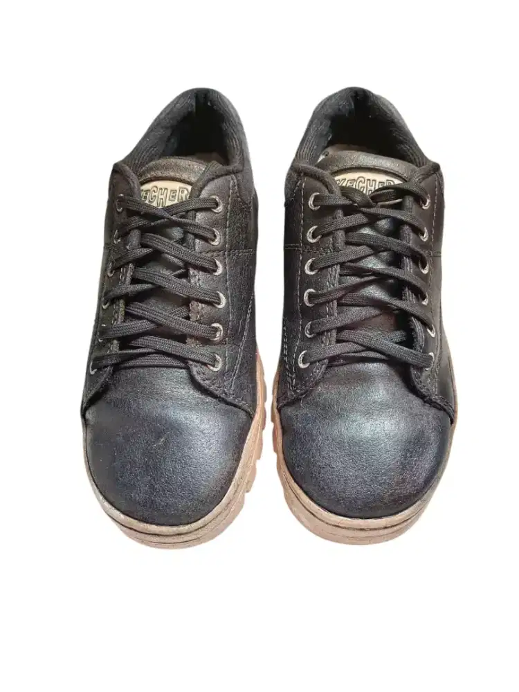 Sepatu branded prelov SKECHERS Original size 39 kecil setara size 37