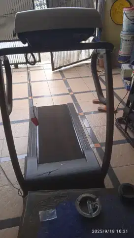 Dijual treadmill elektrik merk Relent