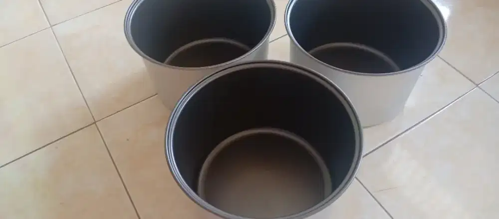 Tiga panci rice cooker ukuran satu setengah liter
