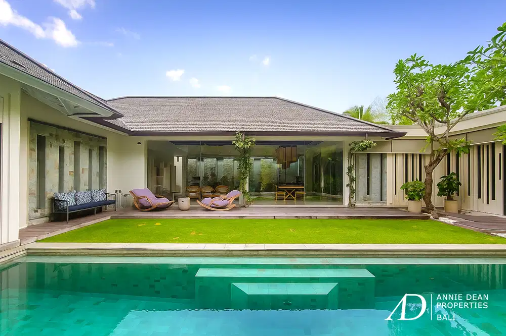 LEASEHOLD | PRIME SEMINYAK VILLA WITH PONDOK WISATA - 29 YEARS LEASE