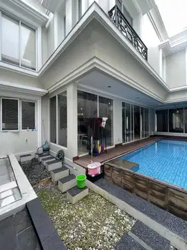 Rumah dijual cepat Pondok Indah kolam renang pribadi Siap huni shm