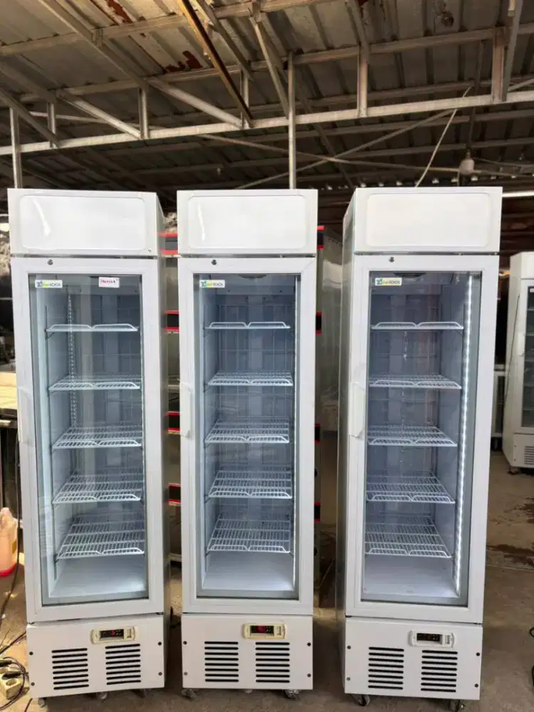 Showcase freezer starcool like new