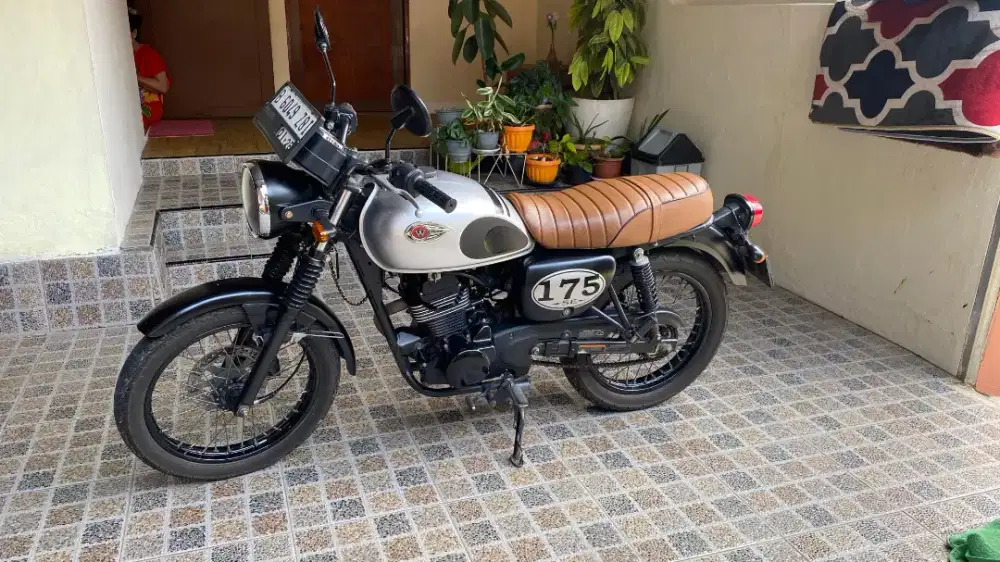 Kawasaki W 175 kondisi mulus