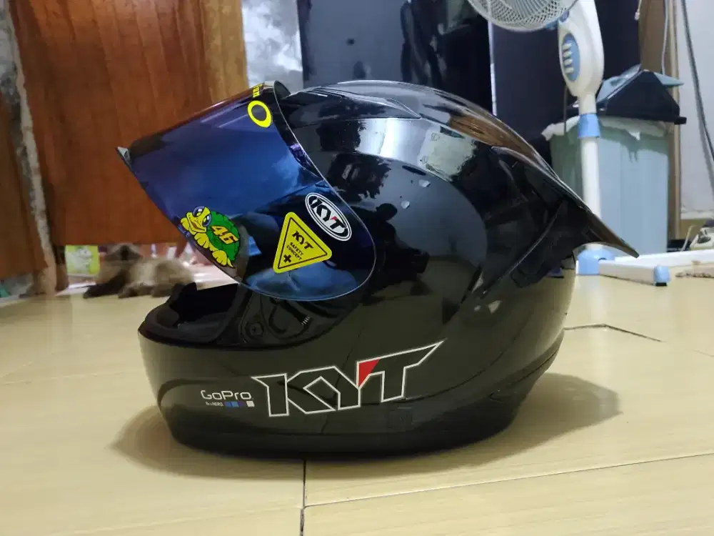 jual helm KYT R10