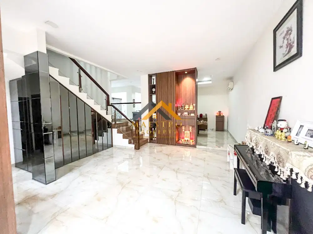 Villa Lux  2,5 Tingkat Komplek Citraland Gama City Cluster Bahamas