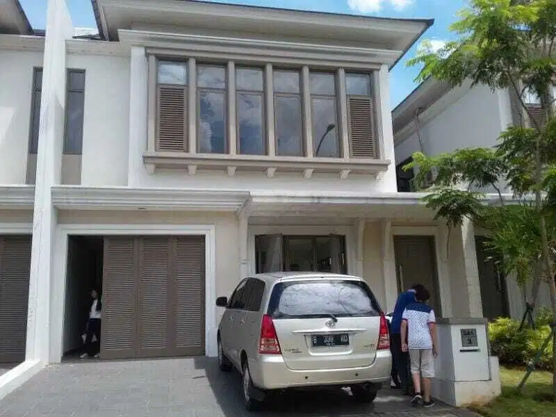 DISEWAKAN! RUMAH LUAS DI LOKASI STRATEGIS KAWASAN BSD