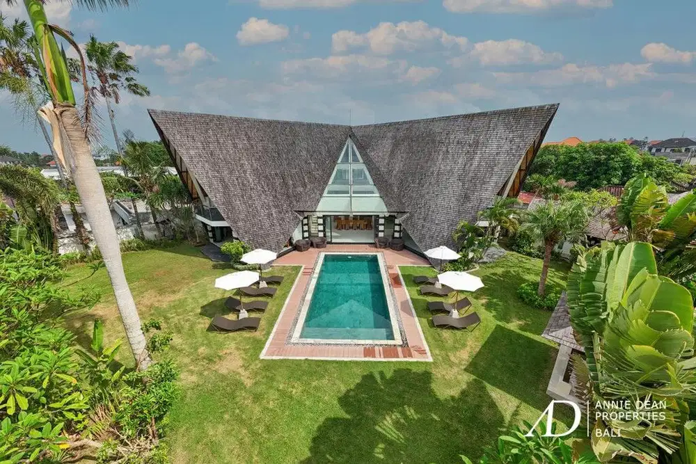 FREEHOLD 4-BEDROOM VILLA WITH UNIQUE ARCHITECTURE IN PADONAN