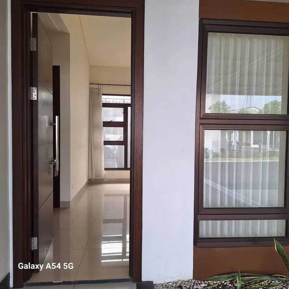 Rumah Mewah Summarecon Bandung di Cluster Emily  Esyana Premium Danau