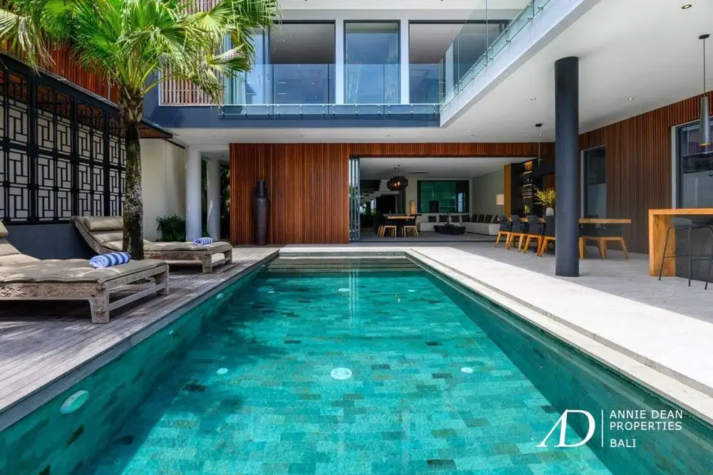FREEHOLD MODERN MULTI-LEVEL VILLA WITH PANORAMIC VIEWS IN JIMBARAN