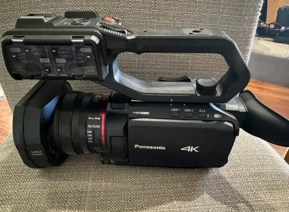 Camcorder Camera Professional
Panasonic HC X2000 Untuk PRODUKSI SERIUS