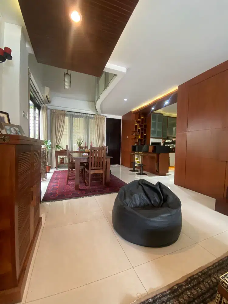 Dijual Rumah Modern dengan Interior Mewah Di Compound Tenang