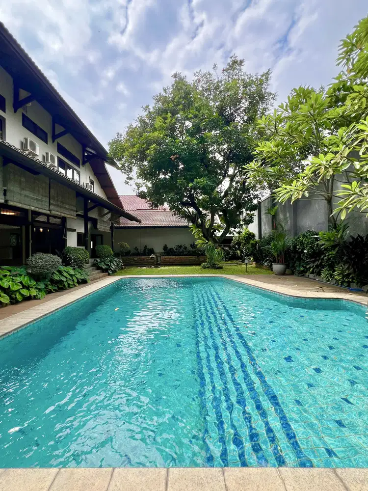 Rumah 2 lantai di Kemang, Jakarta Selatan