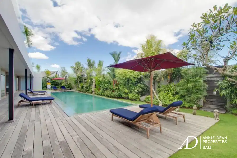 FREEHOLD STUNNING  5-BEDROOM VILLA IN PADONAN  - CANGGU