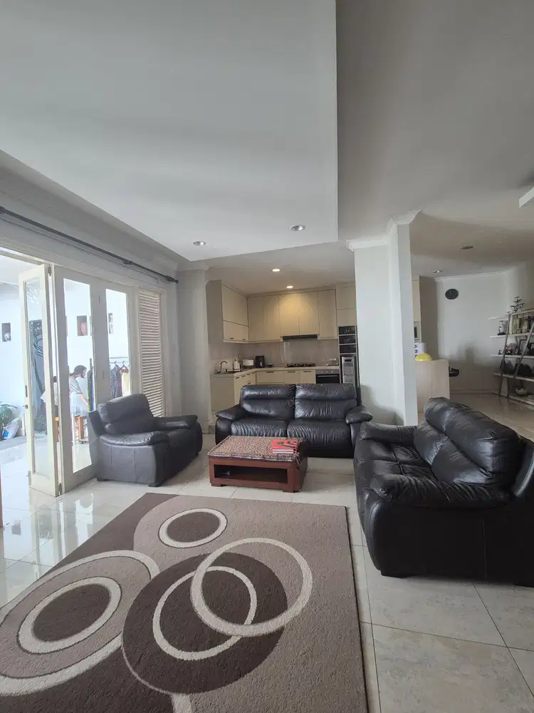For sale rumah 2 lantai + basement siap huni di Senopati area, Kebayor