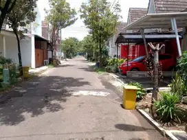Rumah minimalis siap huni strategis cluster teramai di Sentul city