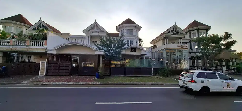 DIJUAL RUMAH MURAH ASET BANK DI BOULEVARD UTAMA KOTA WISATA